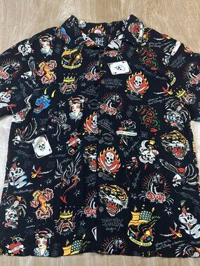 Ed Hardy Men's Tattoo Art Skulls Flames Short Sleeve Button-Up Shirt Size M